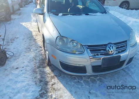 2010 Volkswagen Jetta Limited Edition z USA, uszkodzony, nr VIN 3VWRZ7AJXAM147418